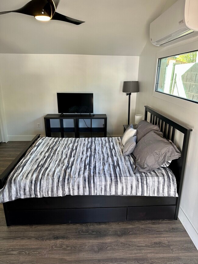 Photo - 326 N 17th Dr