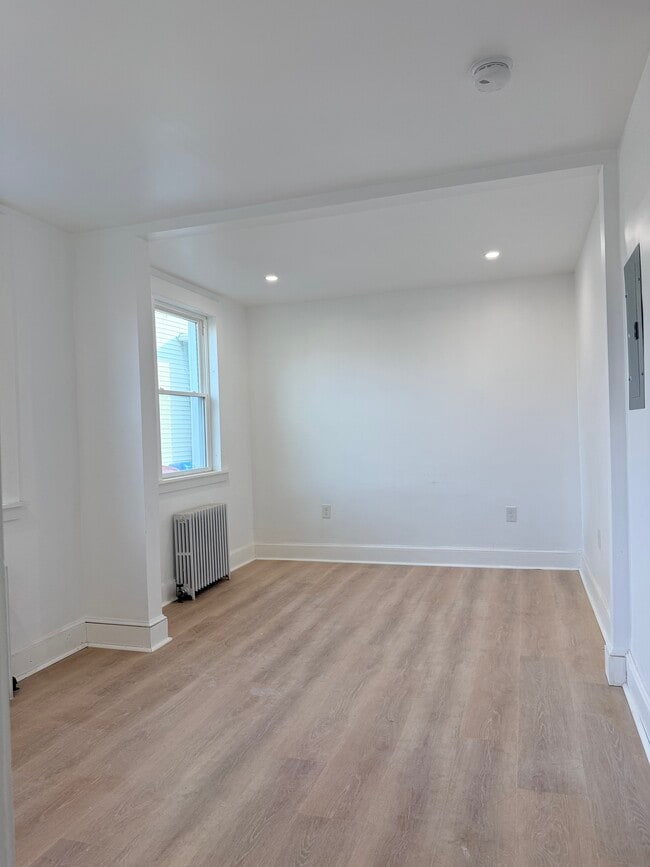 Living - 33 Main St Unit 33