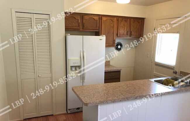 Photo - 5925 Inkster Rd