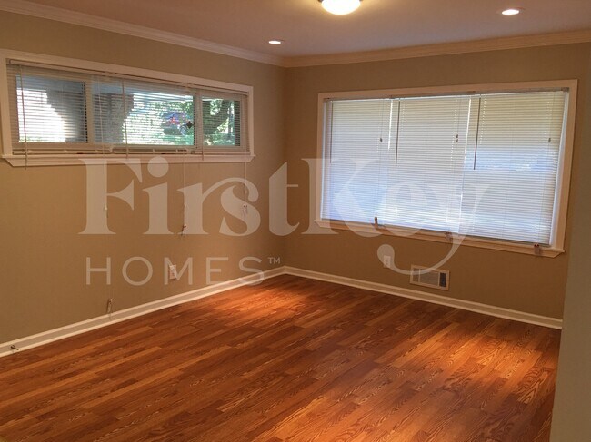 Photo - 3393 Woods Dr