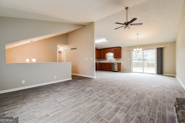 Photo - 168 Hyde Park Ct