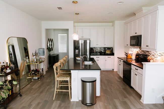 Kitchen facing entry - 2471 Golden Pasture Cir