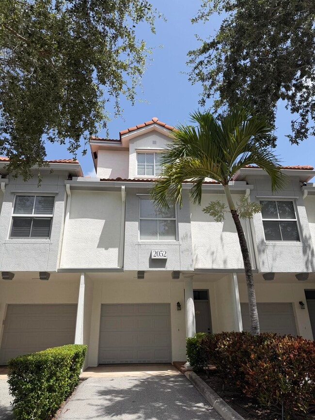 Photo - 2052 Alta Meadows Ln