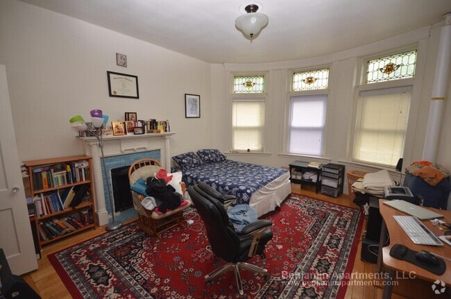 Building Photo - 1810 Beacon St Unit 3 Rental