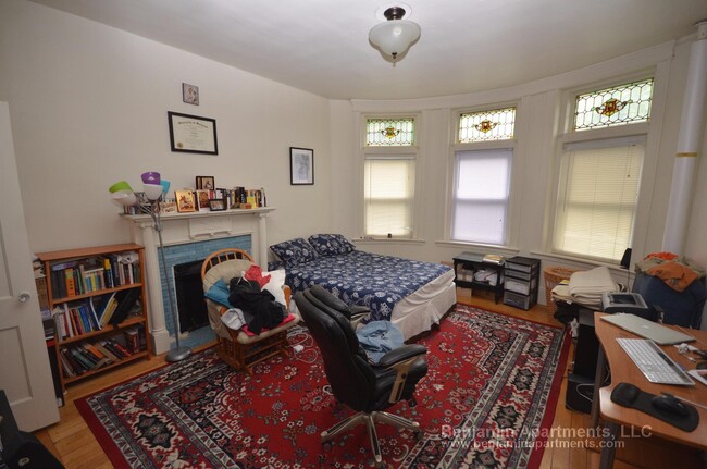 Building Photo - 1810 Beacon St Unit 3 Rental