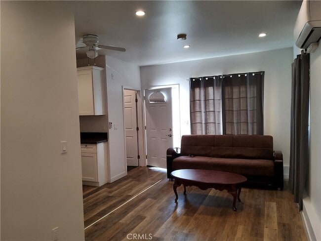 Building Photo - 10710 Helendale Ave