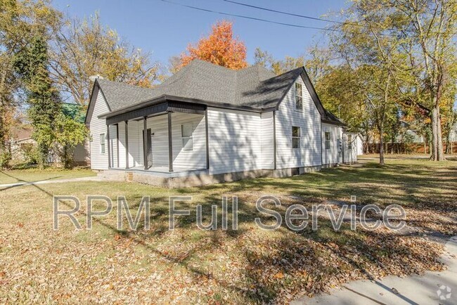 Building Photo - 1002 N Maple St Unit C Rental