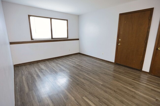 Photo - 2037 Andrew St SE