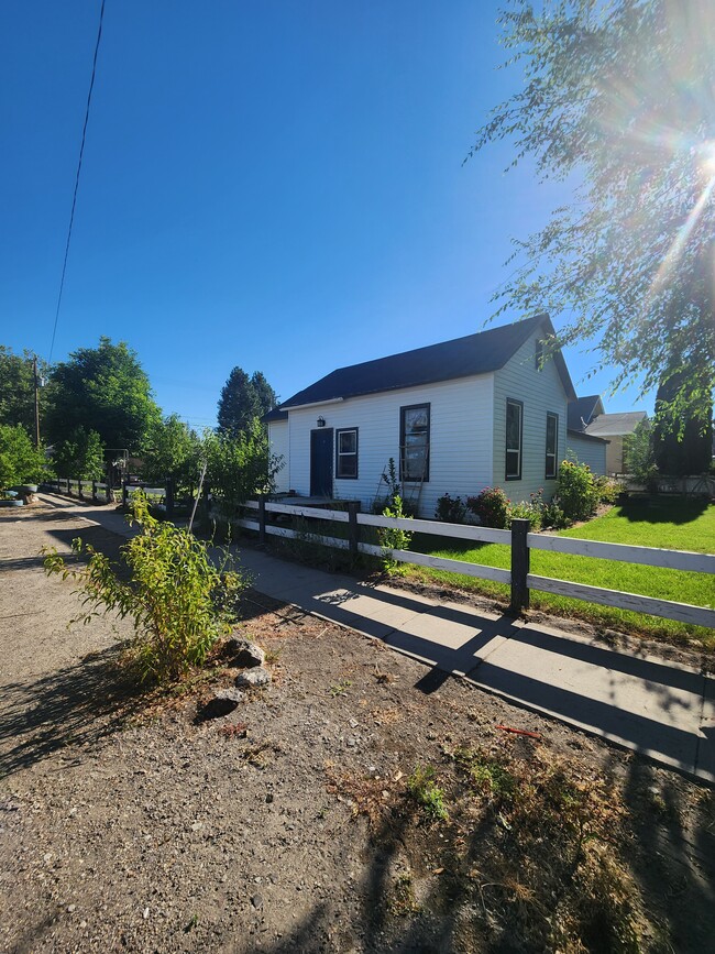 Building Photo - Rupert 6th St Cottage Rental