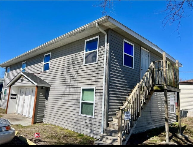 Building Photo - 806 Center St Unit 3