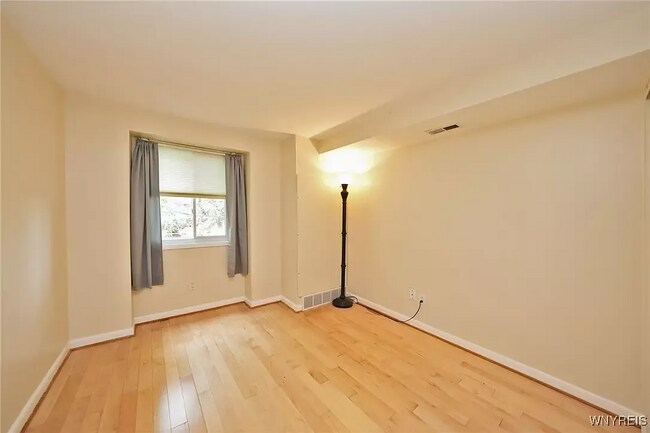 Photo - 5 Cambridge Sq Unit F