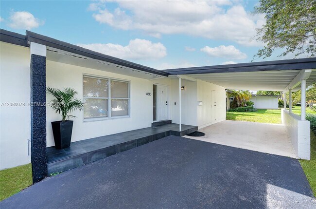 8810 SW 43rd Ter