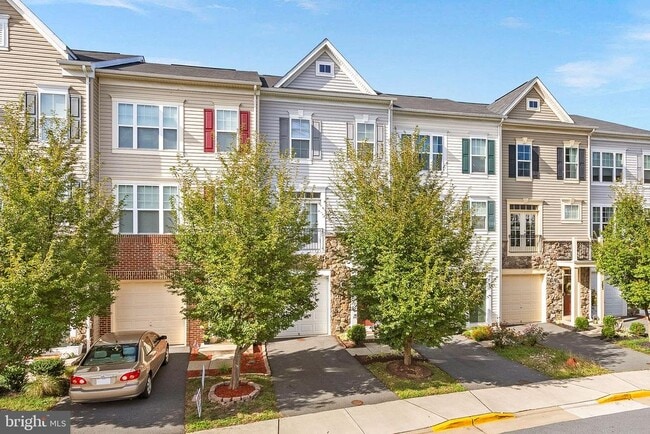 Photo - 207 Miles Hawk Terrace