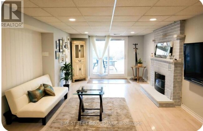 Photo - 2082 Burbank Dr
