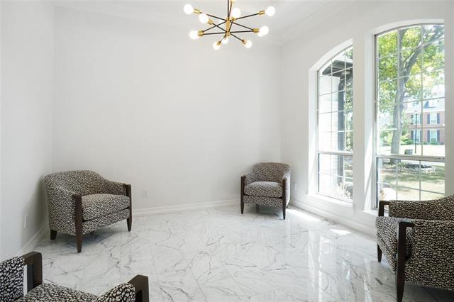 Photo - 1002 Woodvale Ct