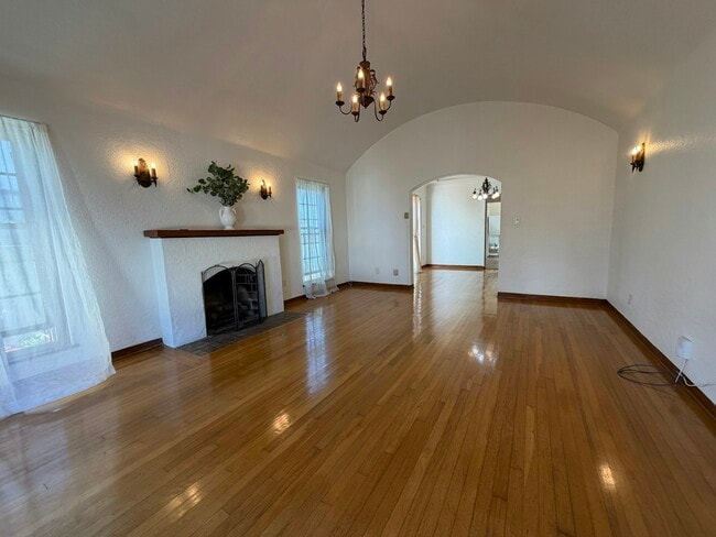 Photo - 3138 Bancroft St