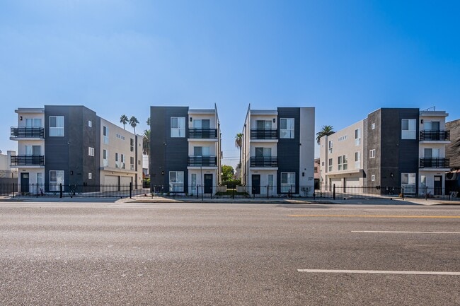 Photo - 2733 S La Brea Ave Unit 2733