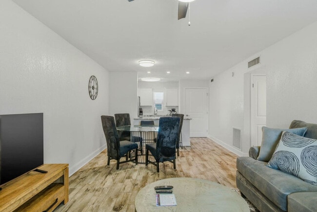 Building Photo - 3909 W Cleveland St Unit SI ID1471503P