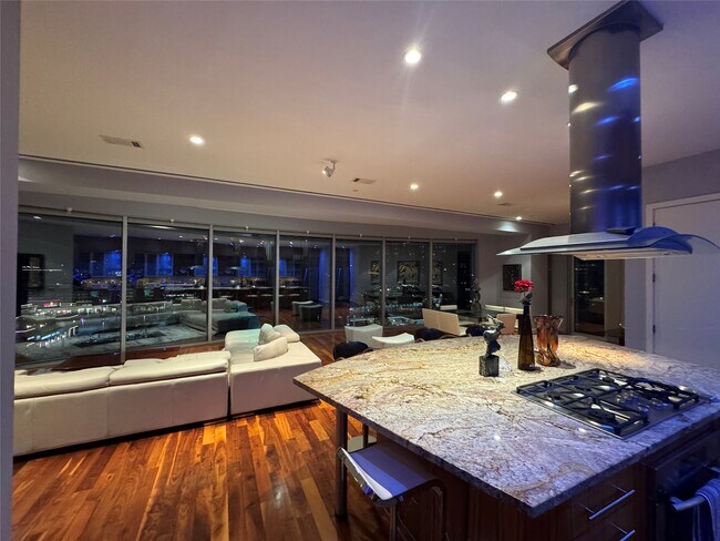 Building Photo - 1600 Post Oak Blvd Unit 1206