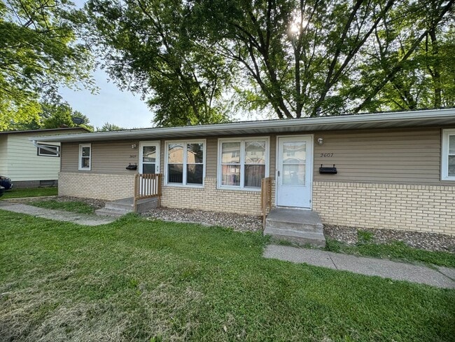 Building Photo - HM 2607/2609 Magnolia Drive Unit 2609 Rental