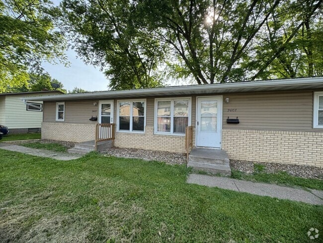Building Photo - HM 2607/2609 Magnolia Drive Unit 2609 Rental