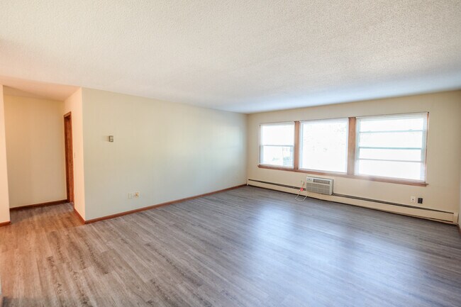 Bryant Ave Apartments | 2550