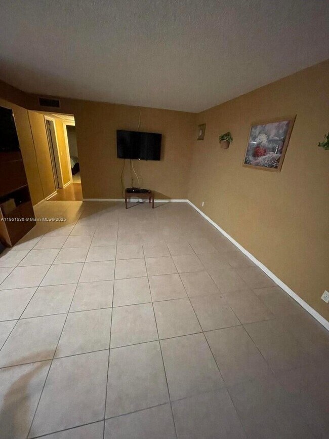 Photo - 229 Windsor I Unidad K