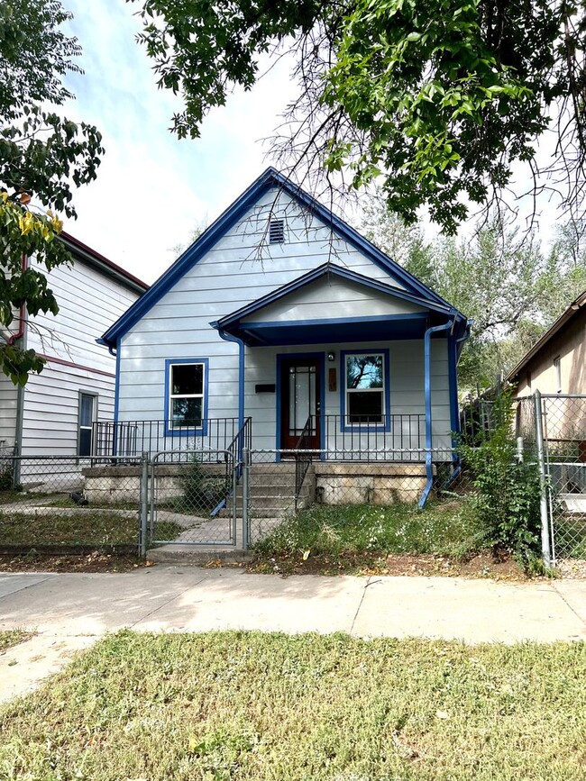 Charming 2 Bedroom Home on Westside - Charming 2 Bedroom Home on Westside