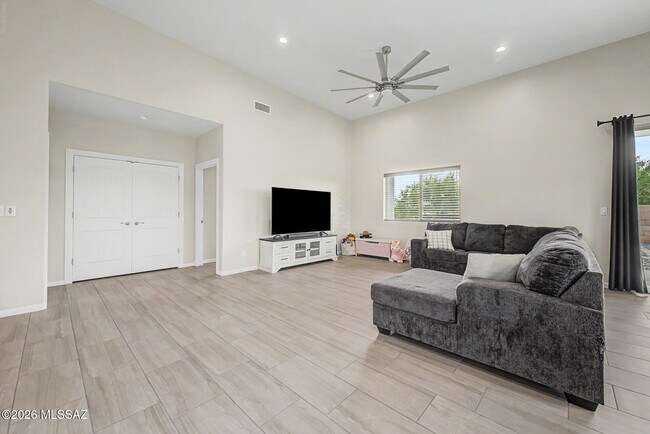 Photo - 208 S Montgomery Pl