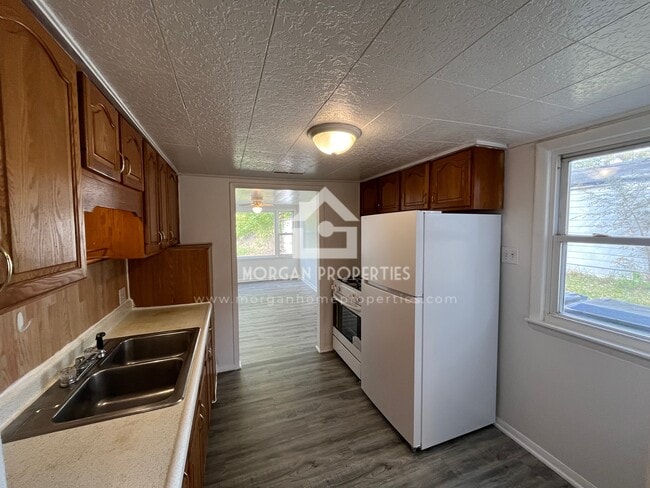 Photo - 619 Woodlawn Dr