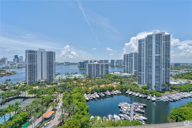 Building Photo - 19400 Turnberry Way Unit 1831 Rental