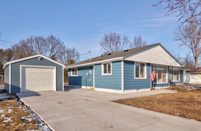 Building Photo - 2118-2118 Avalon Cir Unit 2118 Avalon Cir Bay City MI 48708