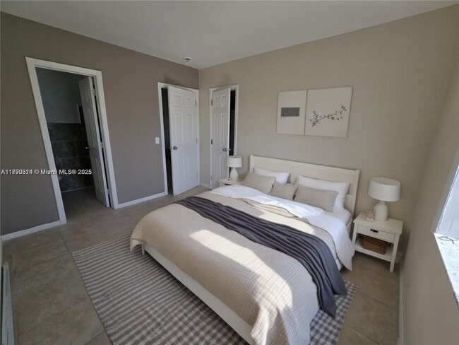 Building Photo - 724 SW 7th Terrace Unit 1-2 Rental