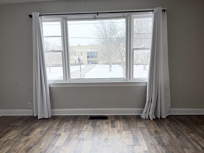 Photo - 329 W Broadway St