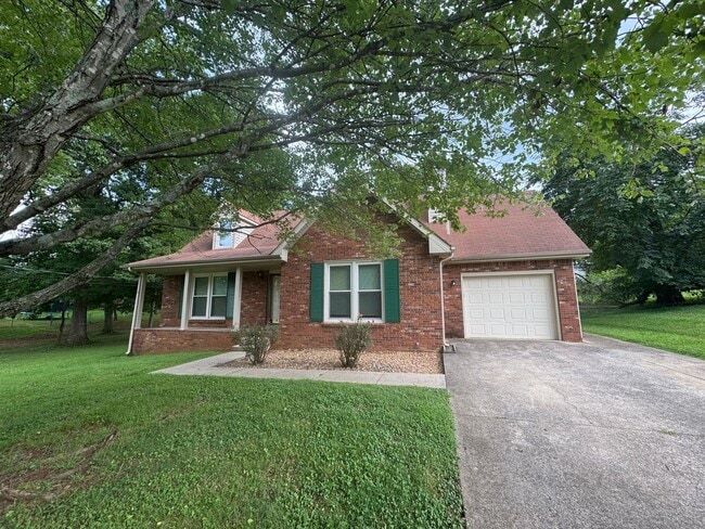 Photo - Exit 8! Rossview School. 4 Bed/2 Bath over...