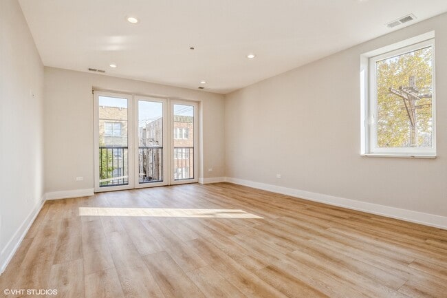 Photo - 3216 N Karlov Ave Unit 4N