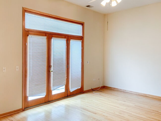 Photo - 2319-2551 N Southport