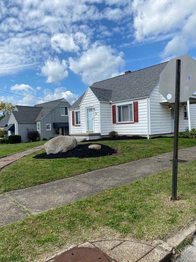 Photo - 422 Churchill Rd