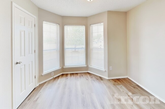 2745 Castro Ln