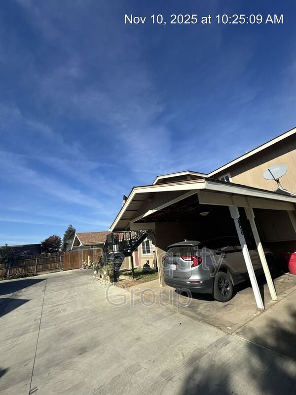 Building Photo - 806 Monarch Cir Unit #2