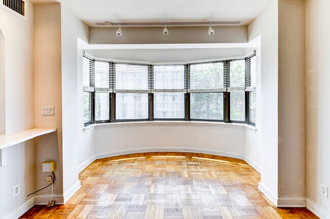 Photo - 2515 K St NW Unidad 604