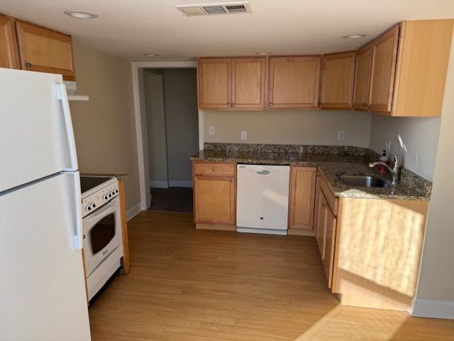 Photo - 404 W State St