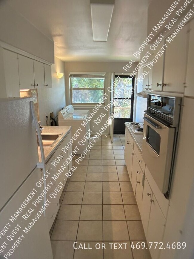Building Photo - 11104 Valleydale Dr Unit Apt. D