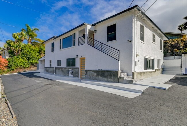Building Photo - 351 Eucalyptus Ave Unit 2