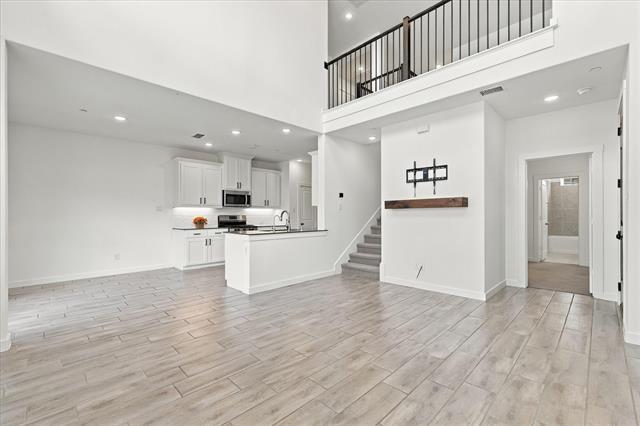 2737 Splendor Ln