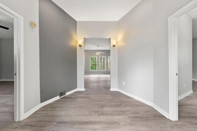 Photo - 880 Melody Ln