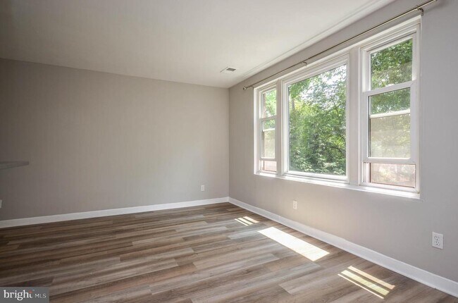 Photo - 4840 MacArthur Blvd NW Unit 404