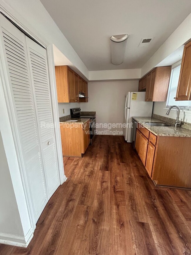 Photo - 3204 Wimbledon Way