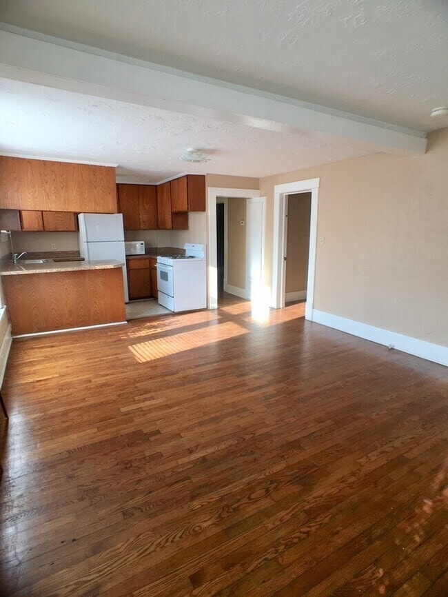 Photo - 320 W Duffy St