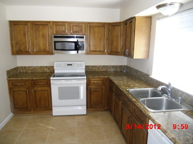 Photo - 3 Bedroom 2 Bathroom with Swimming Pool   Tropicana & Nellis Area